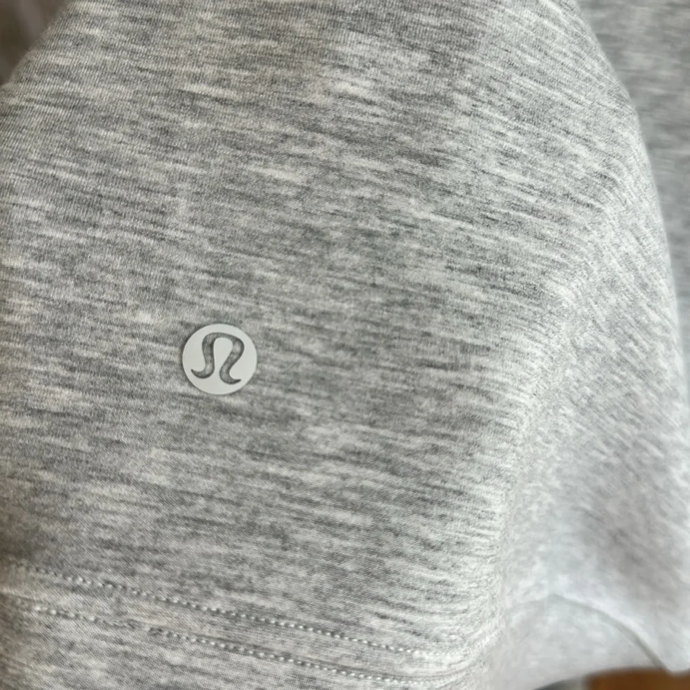 2024 Lululemon City Sweat Pullover Hoodie
Heathered Ultra Light Grey / Sea Salt - Picture 9 of 10